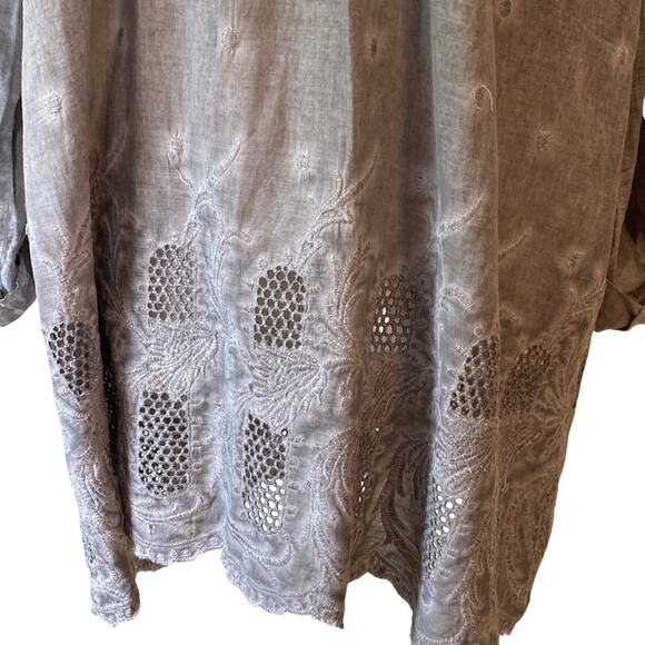 Sweet Magnolia Gray Embroidered Top Size Large - Picture 5 of 6